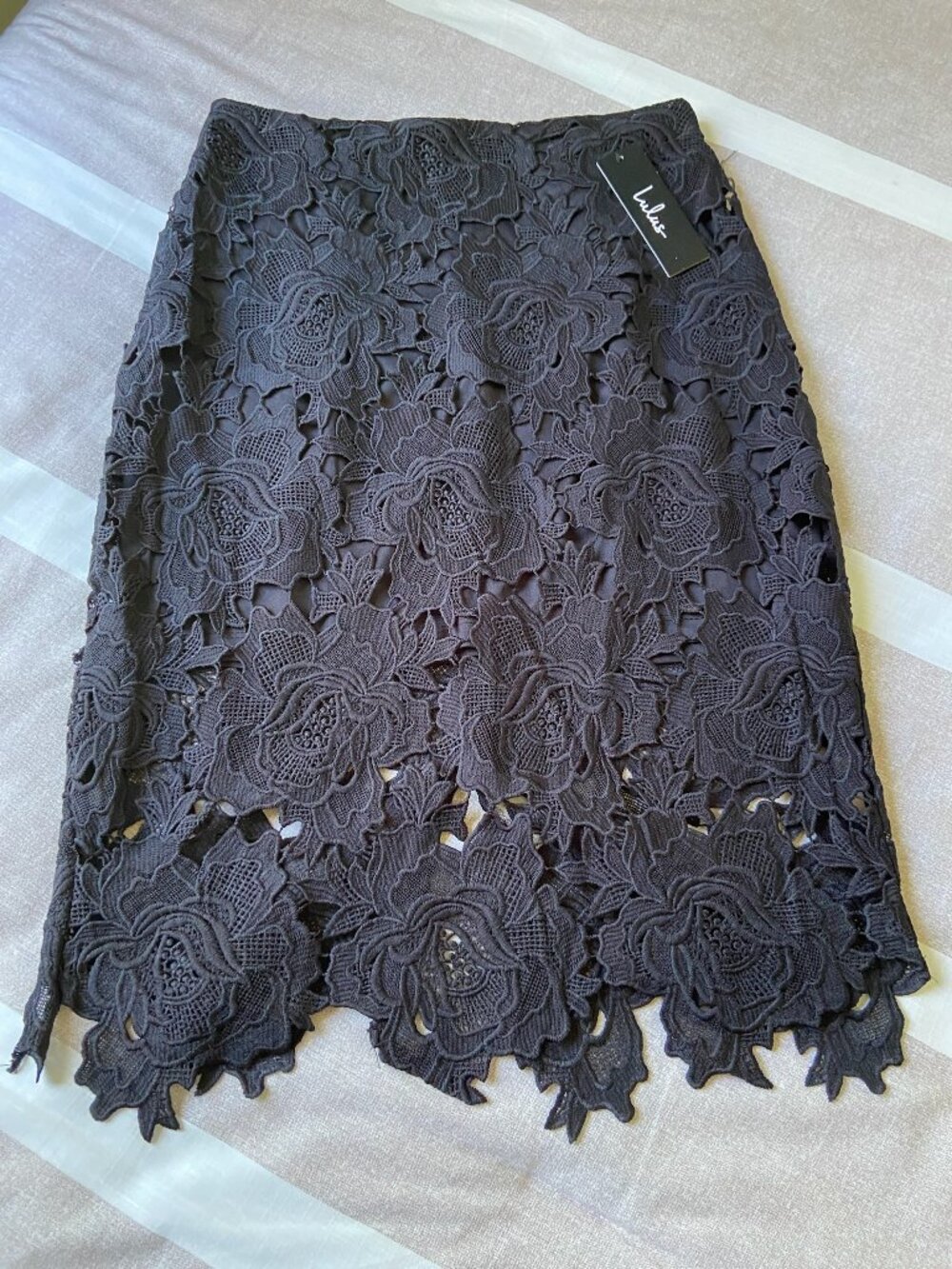 NWT Lulu Black Floral Lace Pencil Skirt Sz S